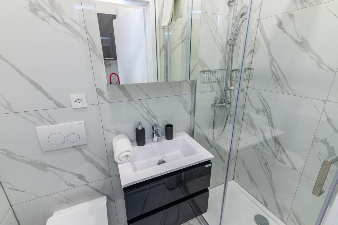Apartments & Rooms Six Рийека Екстериор снимка