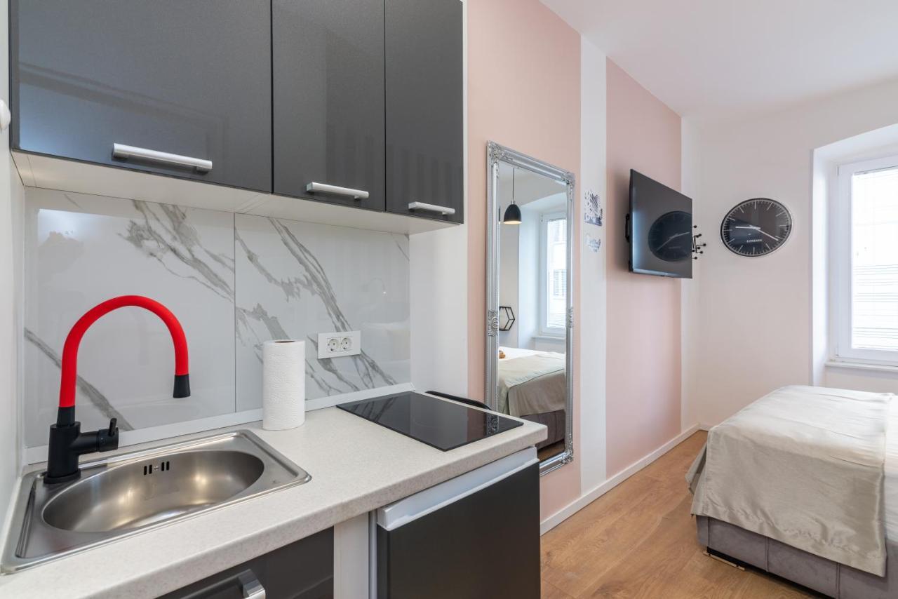 Apartments & Rooms Six Рийека Екстериор снимка