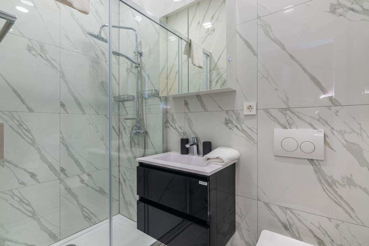 Apartments & Rooms Six Рийека Екстериор снимка